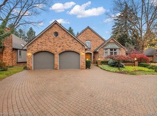 5579 Pine Brooke Ct, Bloomfield Hills, MI 48304