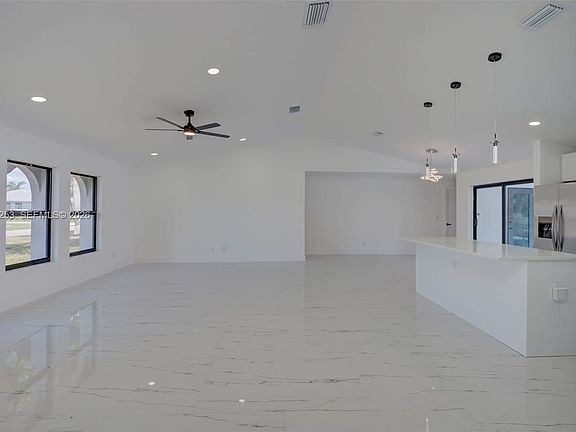 4th image of 4305 SW 1st Ave
