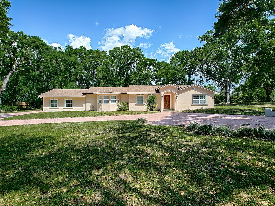 1st image of 100 Sandy Oaks Pl