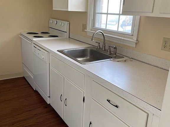 4th image of 20 Carriage Ln APT 18