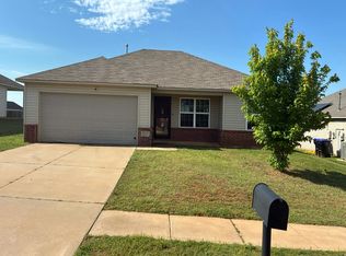 1212 Granite Ln, Noble, OK 73068