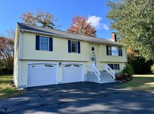 71 E St S, Suffield, CT 06078
