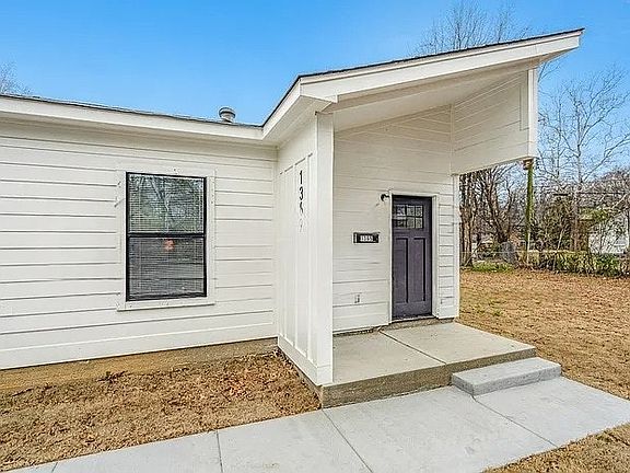 3rd image of 803 Goodwyn St Front 801