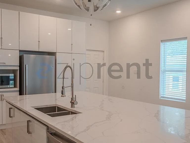 4123 Avenue M 1/2 — Photo 12