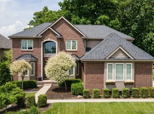 5657 Golf Pointe Dr, Clarkston, MI 48348