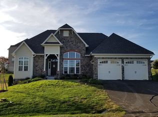 18 Potomac Crossing St, Charles Town, WV 25414