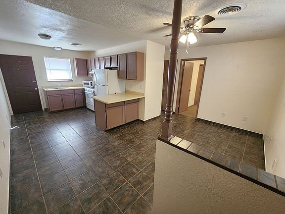 3rd image of 2509-2511 Pecan Dr #9B