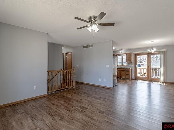 5th image of 508 W Broadway Ave