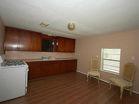 5th image of 117 S Pecan Dr