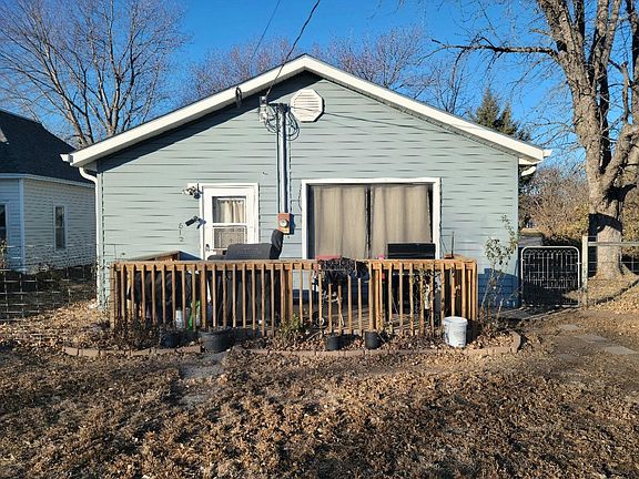 3rd image of 612 Odell St