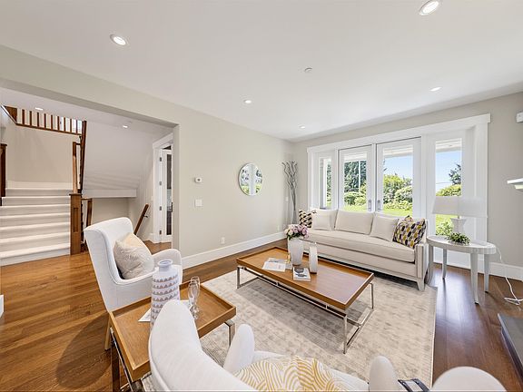 5th image of 2645 Rosebery Ave