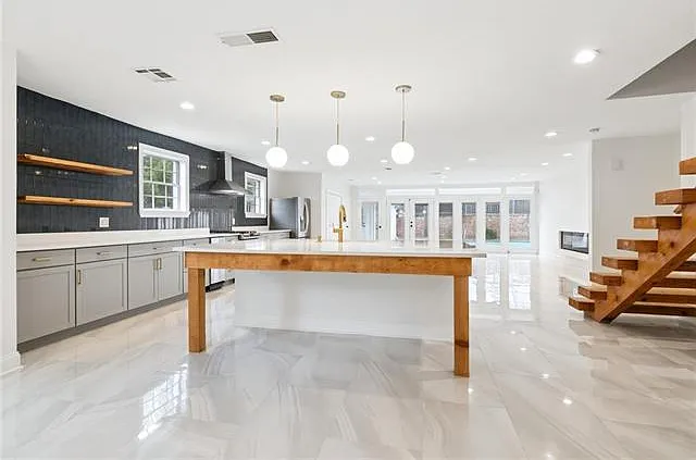 5537 Cherlyn Dr — Photo 5