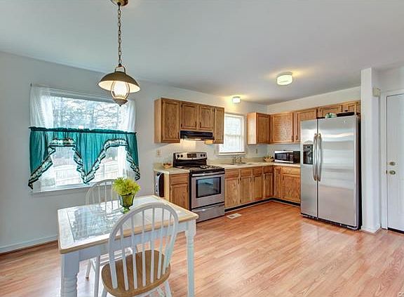 3rd image of 5701 Yellowleaf Dr