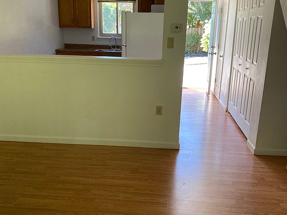 5th image of 417 Brown Ave