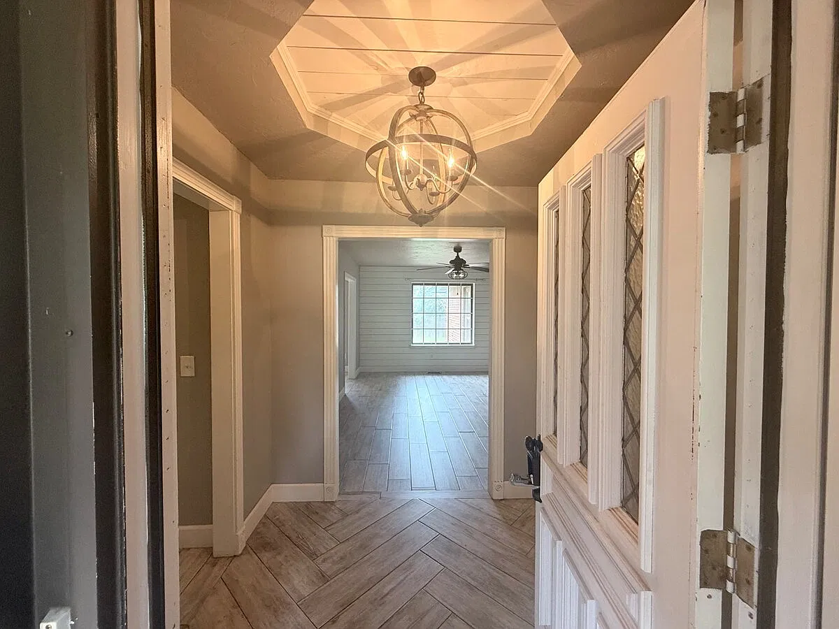 4 bed, 2.5 bath, 2041 sqft, $2,195 — Photo 4