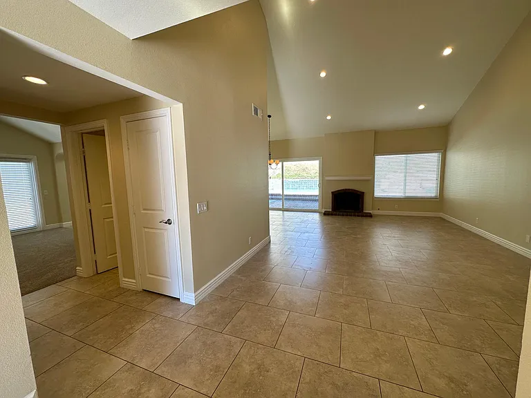 2933 Shamrock Ave — Photo 2