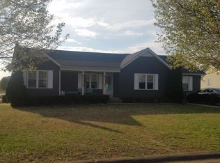 696 Edgefield Dr, Hohenwald, TN 38462
