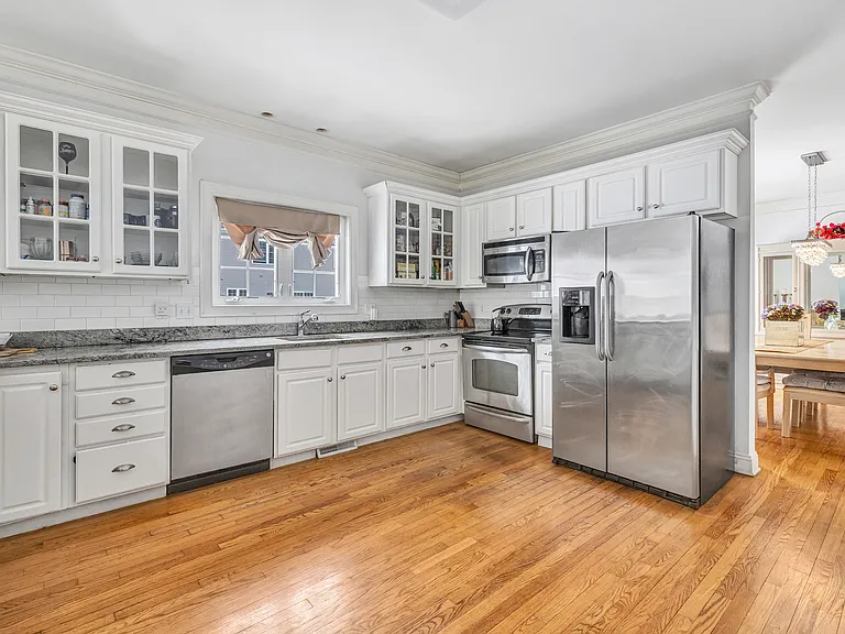 240 Highland Ave — Photo 9