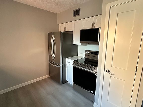 2nd image of 1153 Rue Des Rois