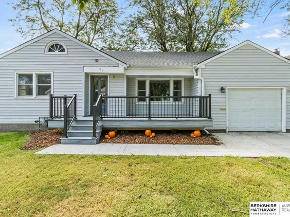 735 E 4th St, Fremont, NE 68025