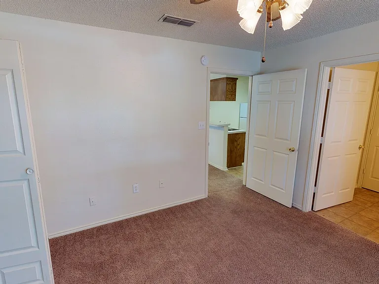 515 W Mulberry St — Photo 13