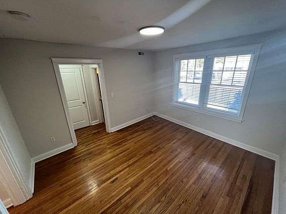 3rd image of 1024 Oakview Pl APT 2S