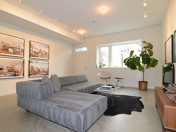 3rd image of 2655 N Hamlin Ave #18
