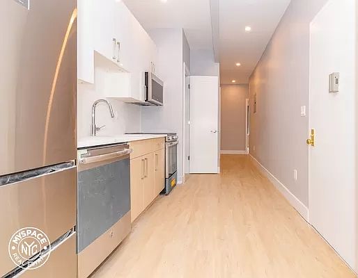 2nd image of 814 Macon St #E2