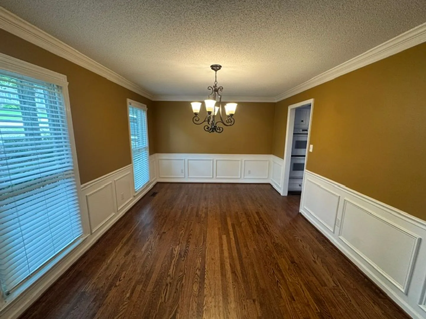 Available Now ! In Cambridge Neighborhood — Photo 3