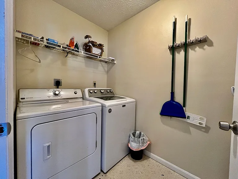 260 Overbrook Ct — Photo 17