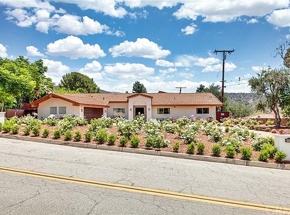 2nd image of 2012 Highland Oaks Dr