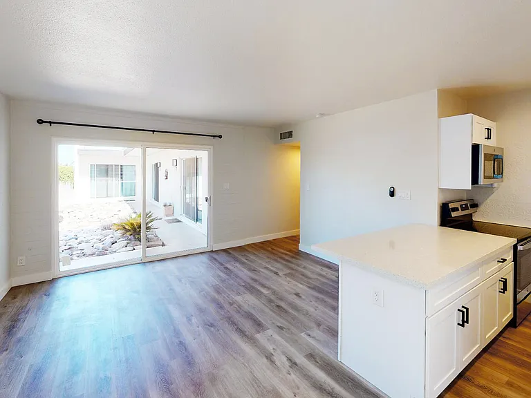 1712-1724 E Ocotillo Rd — Photo 8