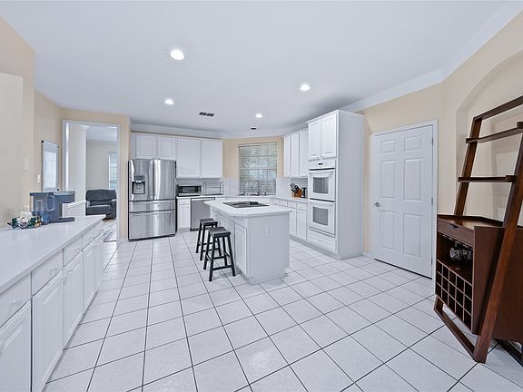 3rd image of 2988 Hillingdon Dr