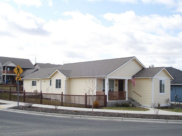 1st image of 2633 E White Ave