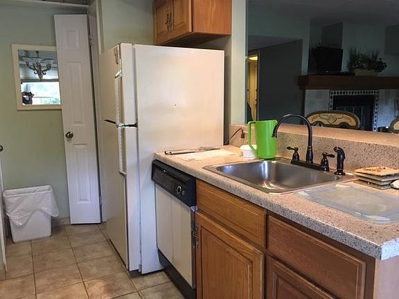 3rd image of 49 Midlake Dr #102