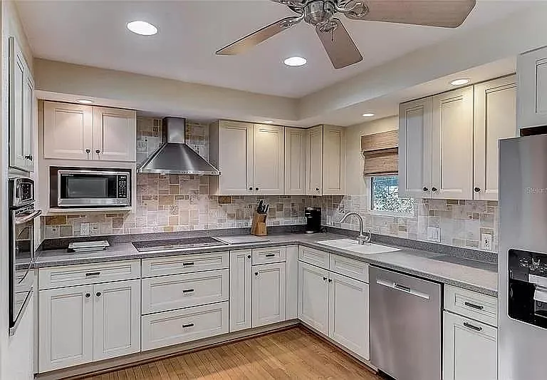 410 S Lime Ave — Photo 9