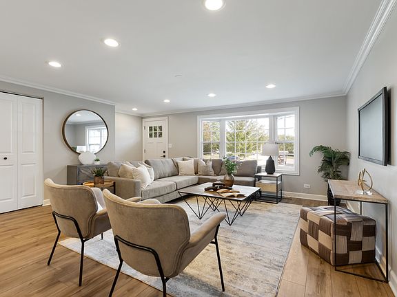 3rd image of 902 Santuit Ct