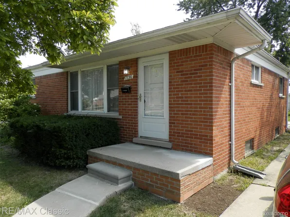 7736 Berwick Dr, Westland, MI 48185