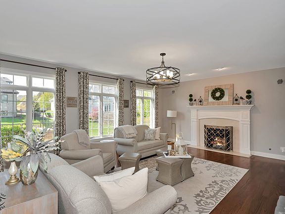 3rd image of 10829 Warwick Ln