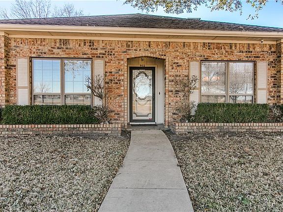 3rd image of 902 Green Canyon Dr