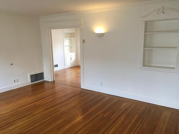 3rd image of 1116 El Camino Real