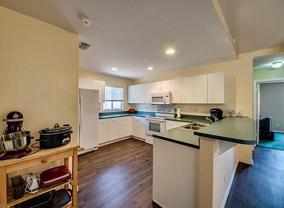 3rd image of 542 SE 4th St