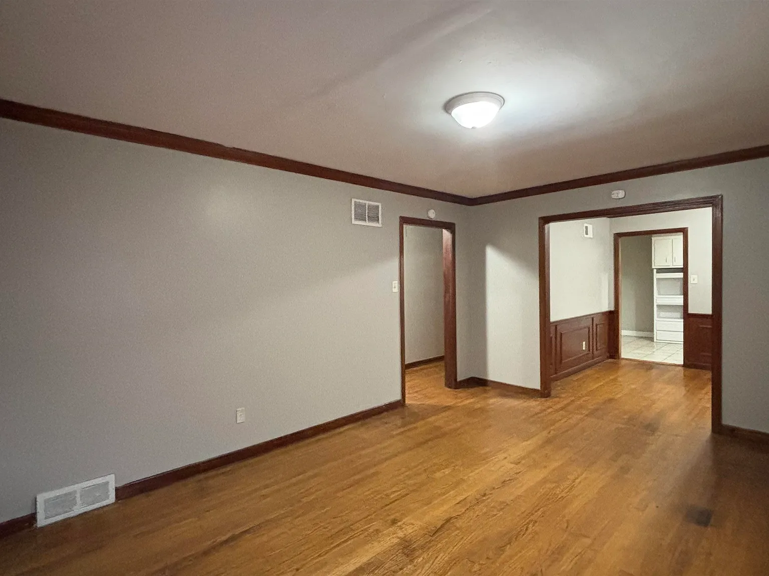 3 bed, 2.0 bath, 1096 sqft, $1,195 — Photo 3