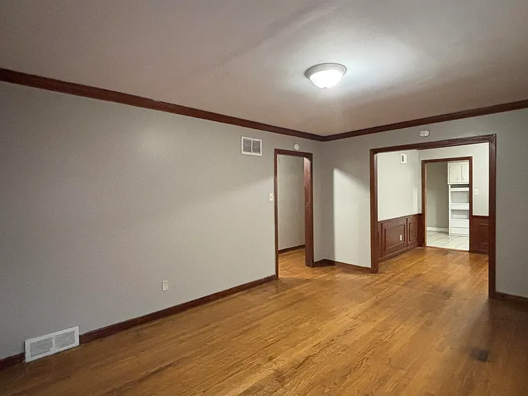 4243 Vann Ave — Photo 3