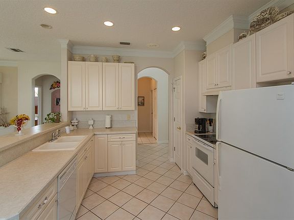 4th image of 5580 Freeport Dr