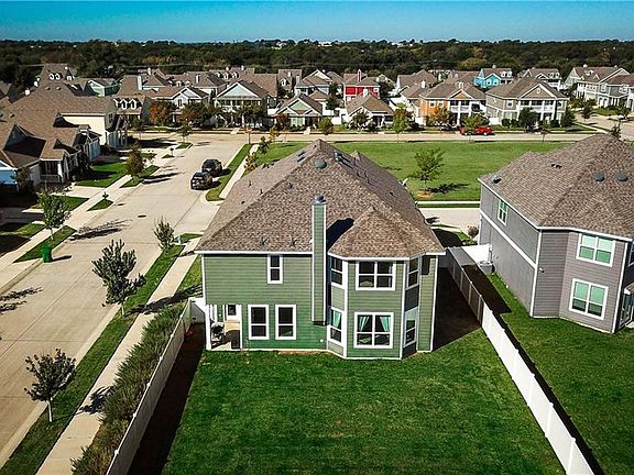3rd image of 2220 Dawn Dr