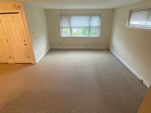3rd image of 4419 Rosemont Ave #2