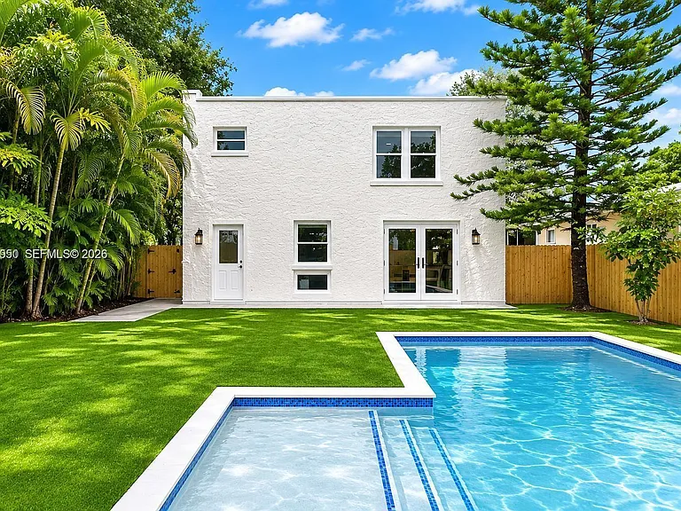 22 NE 44th St — Photo 36