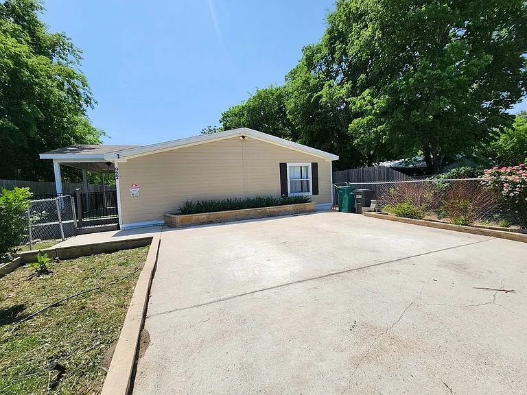 922 Ashwood St — Photo 11