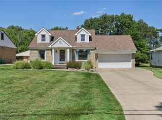 311 Mapleview Dr, Seven Hills, OH